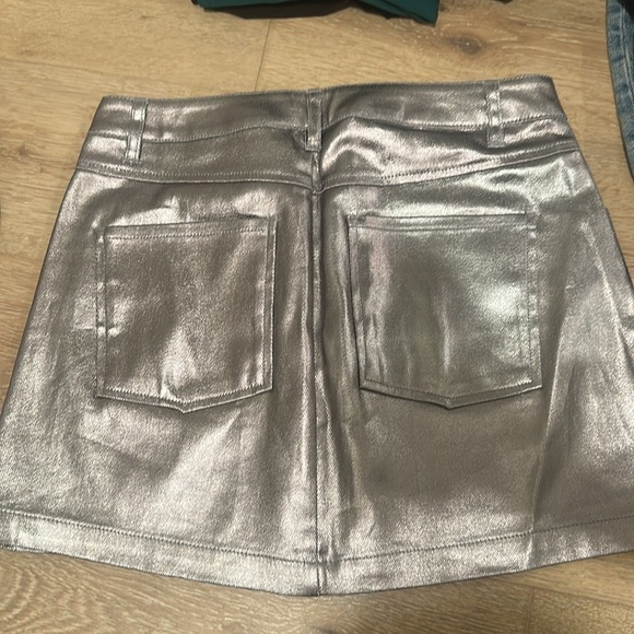 Meshki Carlie Metallic Silver Mini Skirt - Picture 4 of 4